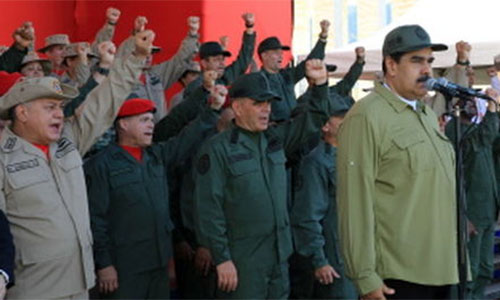 Maduro advierte a presidente colombiano durante acto militar